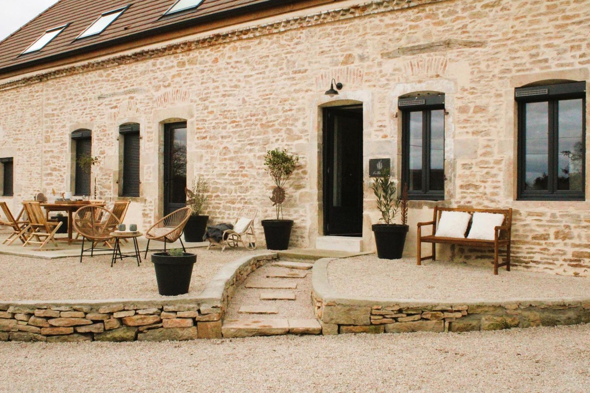La Bergerie A Palleau, Les Bles Dores Et Les Graines De Lin A Corgengoux, Proches De Beaune Et De Ses Villages Viticoles * Palleau
